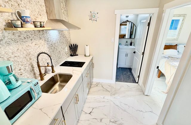 Oceanside Bungalow | Suite 1 - photo 7