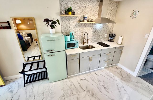 Oceanside Bungalow | Suite 1 - photo 6