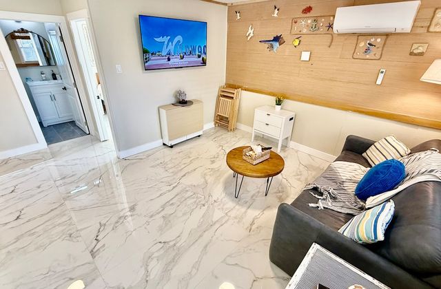 Oceanside Bungalow | Suite 1 - photo 10