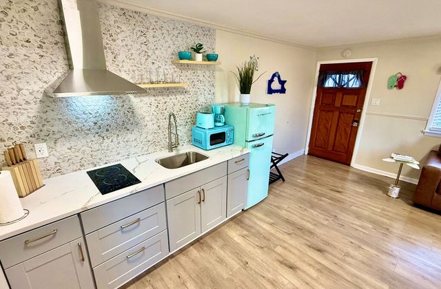 Oceanside Cove | Suite 4 - photo 6