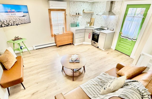 Red Fox Suites – The Arctic Fox Suite - photo 2