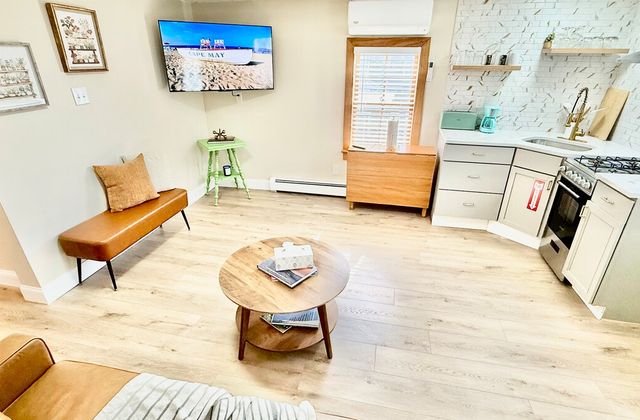 Red Fox Suites – The Arctic Fox Suite - photo 9