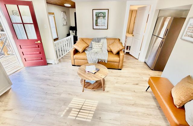 Red Fox Suites – The Arctic Fox Suite - photo 6