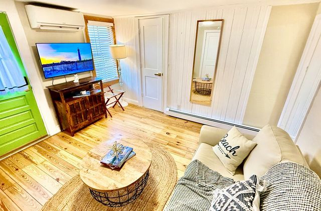 Red Fox Suites – The Gray Fox Suite - photo 4