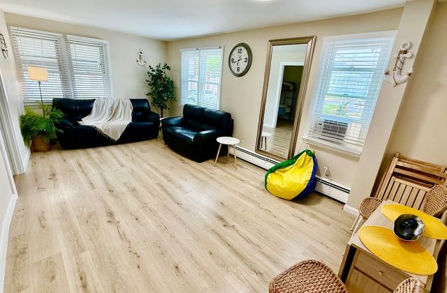 The Poplar House | Seabreeze Suite - photo 10