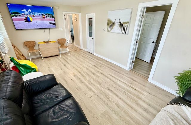 The Poplar House | Seabreeze Suite - photo 9