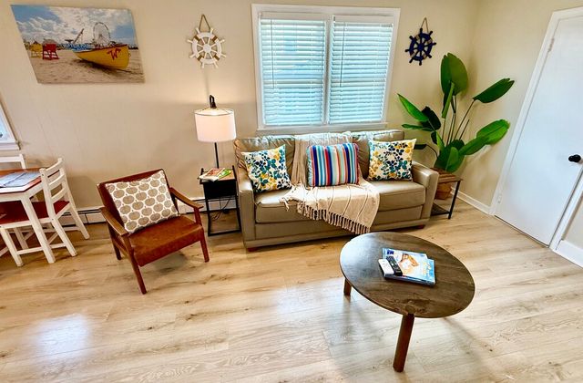 The Poplar House | Surfside Suite - photo 10