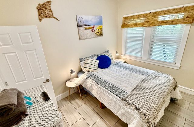 The Shoreline Apartments | Sunrise Apt 3 - photo 9