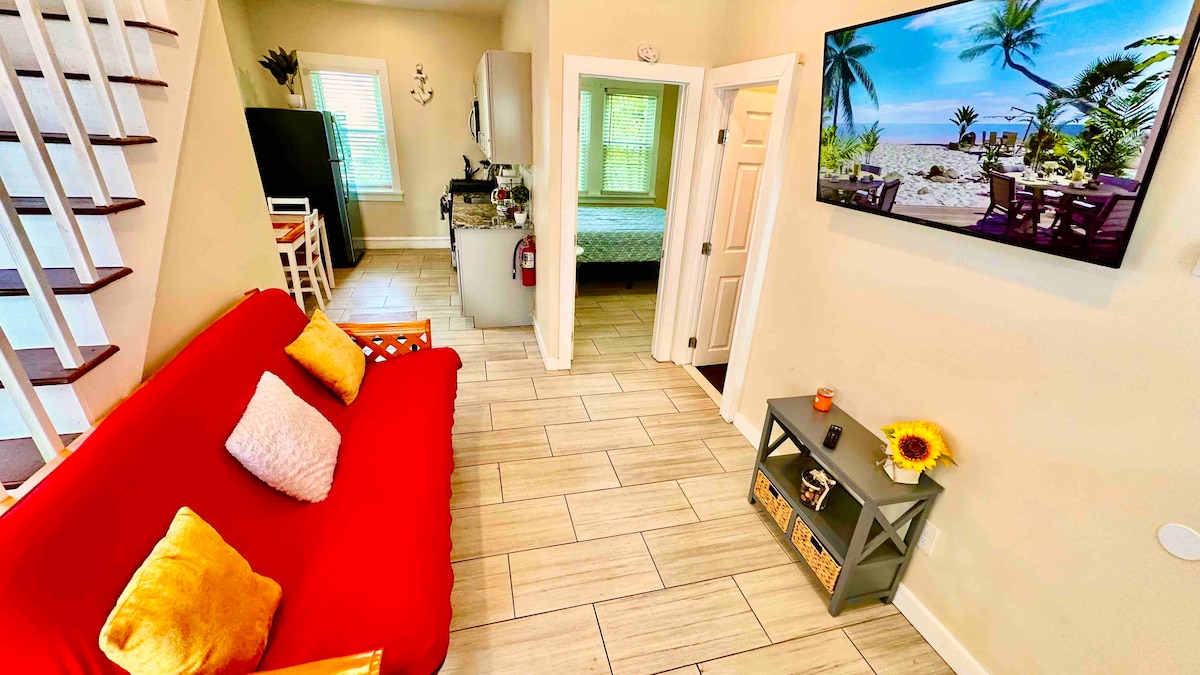 The Shoreline Apartments | Sunrise Apt 3 - photo 1