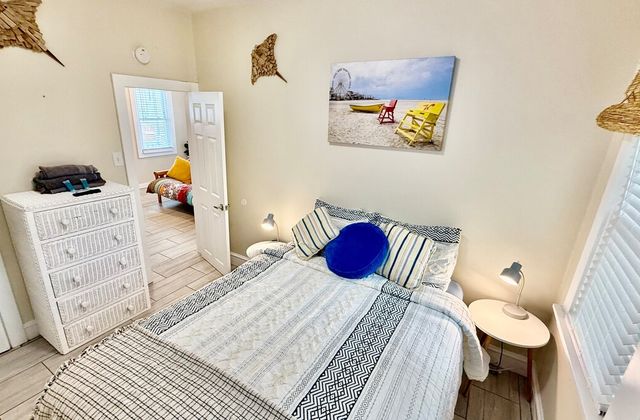 The Shoreline Apartments | Sunrise Apt 3 - photo 10