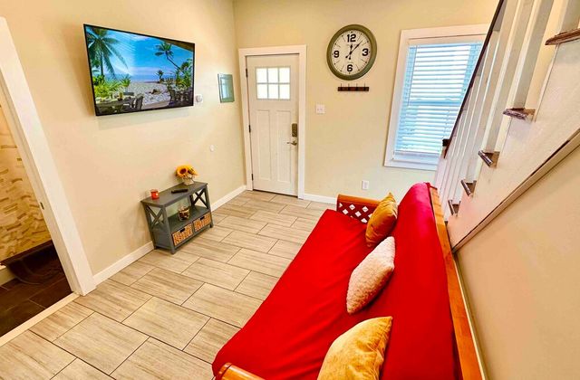 The Shoreline Apartments | Sunrise Apt 3 - photo 2