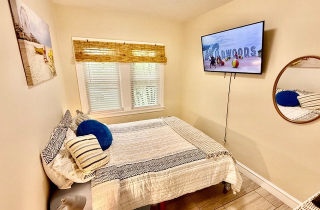 The Shoreline Apartments | Sunrise Apt 3 - photo 3