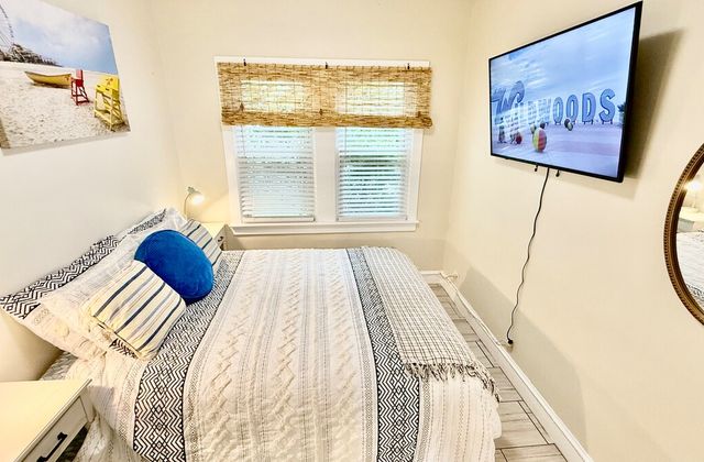 The Shoreline Apartments | Sunset Apt 4 - photo 10