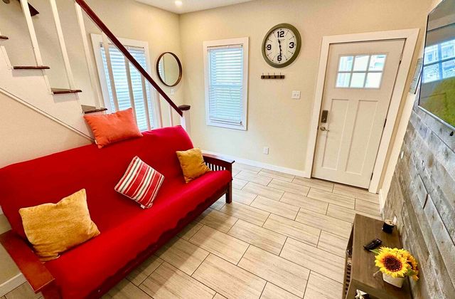 The Shoreline Apartments | Sunset Apt 4 - photo 5