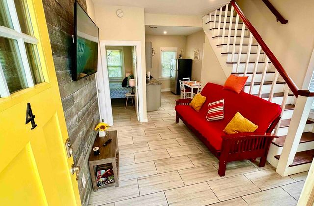 The Shoreline Apartments | Sunset Apt 4 - photo 2