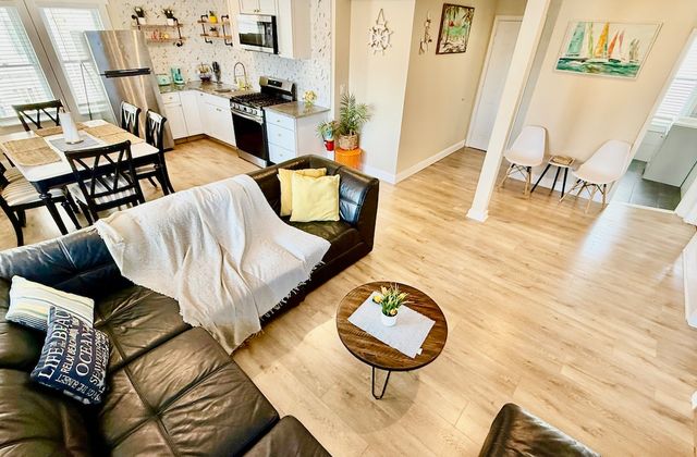 The Taylor House | Suite 3 – Ocean Breeze